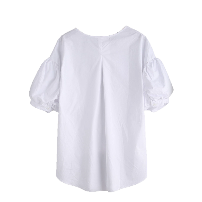 Witte blouse met pofmoutjes en zwart witte strik